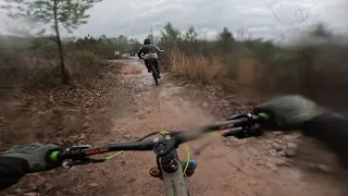 TOO WET TO RIDE? I DONT THINK SO - CHASING CARLOS DOWN SIMPLE GREEN AT JARRODS PLACE, FAST WET TRAIL