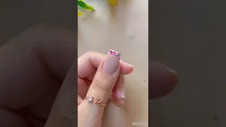 💅💕Easy simple nail art design with household items #nailart2023 #naildesign #youtubeshorts