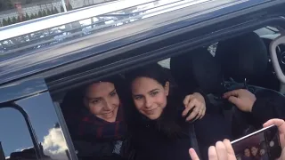 Natalia Oreiro con fans en Minsk, Bielorrusia (22.3.2019) [1]