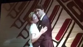 Sophie Gregoire Trudeau sings at press gallery dinner