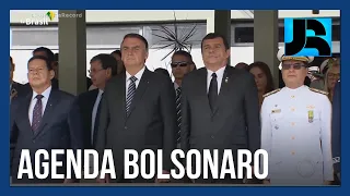 Bolsonaro participa de evento em comemoração ao Dia do Marinheiro, mas não discursa
