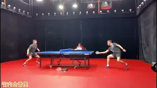 Table Tennis Zhang Jike has no choice but to laugh at Hou Yingchao's super shot