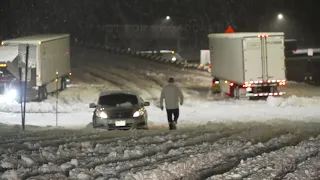 10-25-2021 Truckee, Ca Heavy snow-stranded vehicles forces I-80 closure