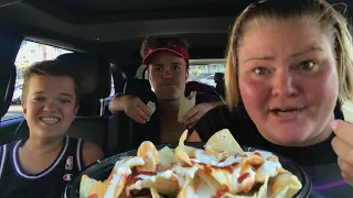 Asking 2 dwarfs things you've always wanted to know (Taco Bell Mukbang)