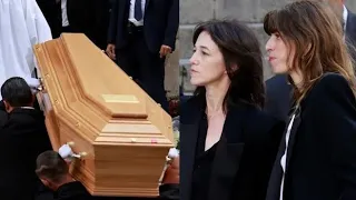 Obsèques de Jane Birkin : l'hommage déchirant de ses filles Charlotte Gainsbourg et Lou Doillon