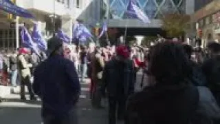 Rival protesters outside Philly counting centre