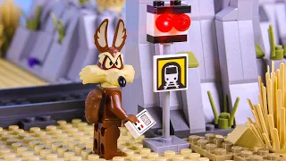 LEGO Roadrunner VS Coyote FAKE TRAIN - Stop Motion Animation