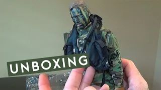 Unboxing the 1/6 Hot Toys USSOCOM Navy Seal UDT Woodland action figure