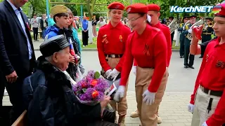 Ветераны войны Керчи принимали музыкальные поздравления