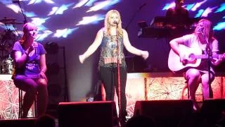 Kelly Clarkson with JillandKate - When It Don't Come Easy - Wembley Arena