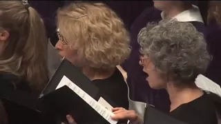 Eric Whitacre conducts "Sleep"