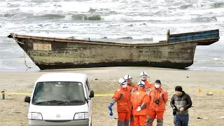 navio fantasma com 8 corpos e esqueletos aparece em praia do japão