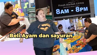 Beli ayam dan sayur-sayuran di Fresh Market E-mart Batu kawa.