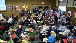 Hundreds of parents attend school board meeting after high school drag show