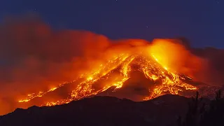 Timelapse: Spectacular eruption from Italy's Mount Etna