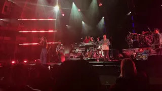 [LIVE] Linkin Park - Waiting For The End (feat. Steven McKellar and Sydney Sierota)