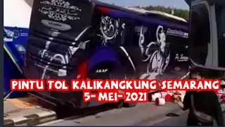 DETIK" BUS PO HARYANTO TABRAK TRUK TRONTON BOX DI TOL KALIKANGKUNG SEMARANG( 5-5-21)
