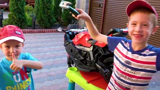 Funny Kids Unboxing and Riding Sport Bike BMW Electric Toy / Children's Power Wheels