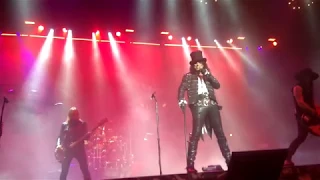 Alice Cooper “Feed My Frankenstein” Live at Brighton Centre with a bassist Chris Wyse 8/10/2019