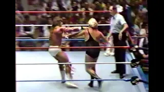 Ultimate Warrior vs Bobby Heenan (weasel suit match)