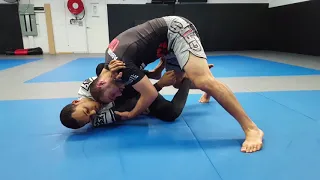 Leg weave pass no gi (Lachlan Giles)