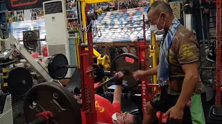 61歳ベンチプレス100ｋｇ