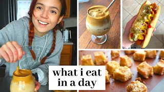 What I Eat in a Day // Cloud Coffee, Crispy Tofu + Home Workout