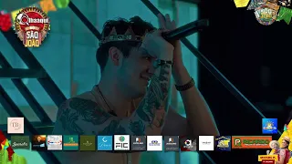 O cantor Luan Santana surpreendeu o público com a participação no palco doarcoverdense Caike Souza