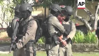 Police simulate transfer of Australians  to prison island