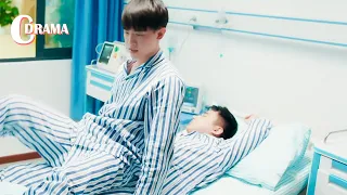 【BL】他坐在男孩的身上，想要他们两个互换身体！ 😘同志/同性恋/耽美/男男/爱情/Chinese LGBT/BOYLOVE