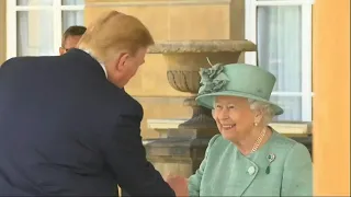 Trump, recibido en Buckingham por la reina Isabel y el príncipe Carlos | AFP