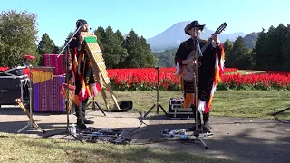 とっとり花回廊でWAYKISのペルーの音楽と楽しいトーク