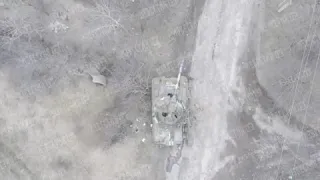 Подбитая Т-80БВ ВСУ. Снято дроном.