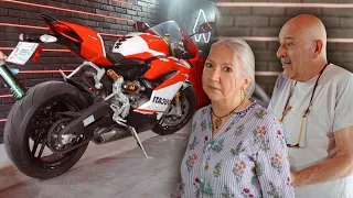 MIS PAPÁS REACCIONAN A MI DUCATI!