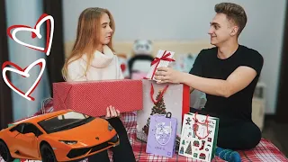 МЕНЯЕМСЯ ПОДАРКАМИ С МОЕЙ ДЕВУШКОЙ ❤️🎁 ТАКОГО Я НЕ ОЖИДАЛ!!