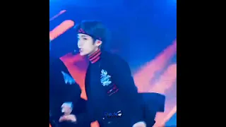 Jisoo copying tae's dance 😂🤭 #taesoo #vsoo #jisoo #taehyung