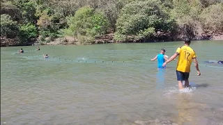 Pescando bagres, con trasmayo en el rillon,desagüe de la presa Cel Guajoyo