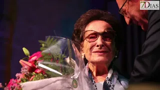 FRANCISCO ETXEBERRIA RECIBE EL I PREMIO CONCHITA VIERA DE LA DIPUTACIÓN DE CÁCERES