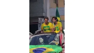 Ricardo Salles é recepcionado aos gritos de "Lula" em carreata