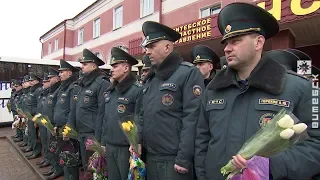 Витебские спасатели поздравили женщин-ветеранов с 8 Марта (06.03.2020)