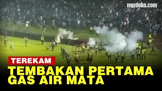 Momen Gas Air Mata Pertama Kali Ditembakkan Polisi Usai Laga Arema FC VS Persebaya