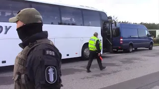 Poliisin "ennakoiva säilöönotto" matkalla Turku ilman natseja -mielenosoitukseen