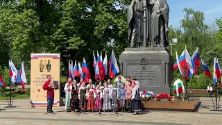 Serbian folk songs: Oro se vije & Vo naše selo - Златна Капиjа на празднике в Москве