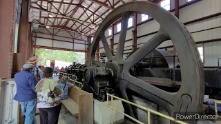 600 hp 1917 Snow gas engine startup Coolspring Power Museum - 86,800 cubic inch displacement!