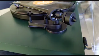 Pro-Ject Debut Carbon Evo unboxing and hands-on | Turntable