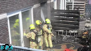 Brandweer redt hond uit brandende woning Vossenzoom in Pijnacker