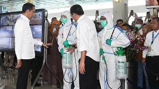 Presiden Jokowi Tinjau Pembersihan Bandara Soekarno Hatta dengan Disinfektan, 13 Maret 2020