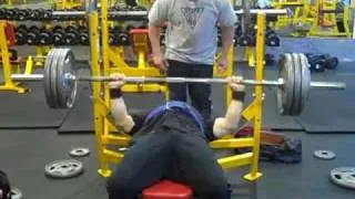 CHEST DAY at the gym with some friends bench press