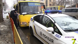 Скользкие дороги: с утра в Одессе произошли три десятка ДТП