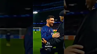 Ronaldinho and Messi showing love to each other